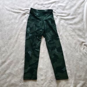 Old Navy active green camo leggings
